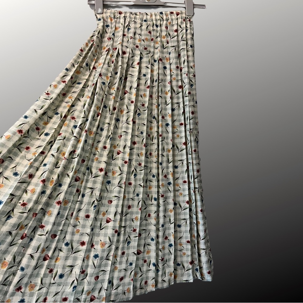 Marisa Christina shin-length skirt in size small